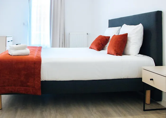 Twenty Business Flats - Bayard