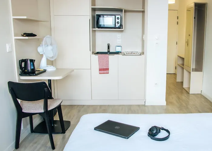 Twenty Business Flats - Bayard Lilla