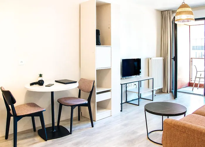 Twenty Business Flats - Bayard