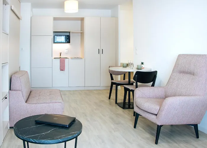 Twenty Business Flats - Bayard Aparthotel 3*